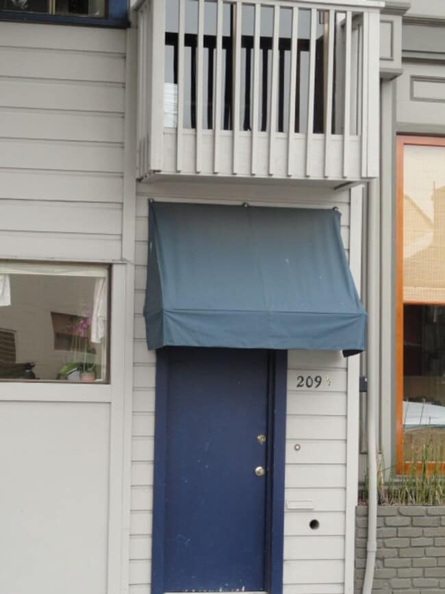 Building Photo - gran207 Unit 209-1/2 Rental