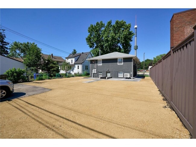 Photo - 1284 Snelling Ave N