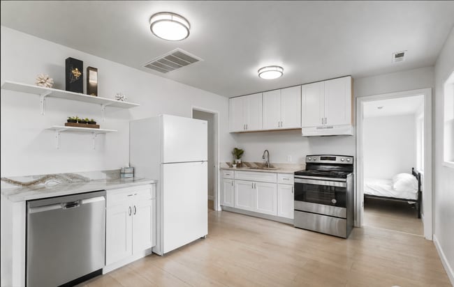 Building Photo - Newly Remodeled and Spacious 3 bedroom 1 bath Rambler