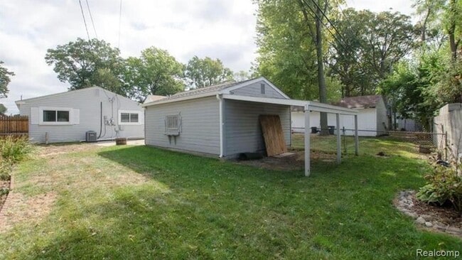 Photo - 27791 Groveland St