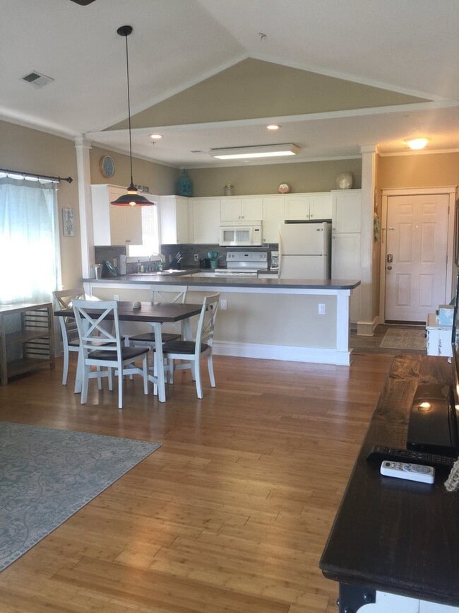 Photo - Azalea Lakes - Fully Furnished Long Term Rental in Myrtle Beach, SC Unidad 304