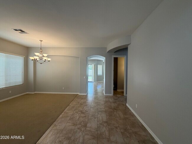 2417 E Iris Dr