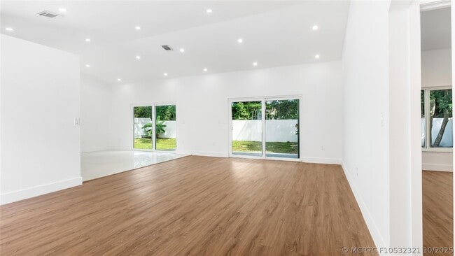 Photo - 1811 SW 124th Way