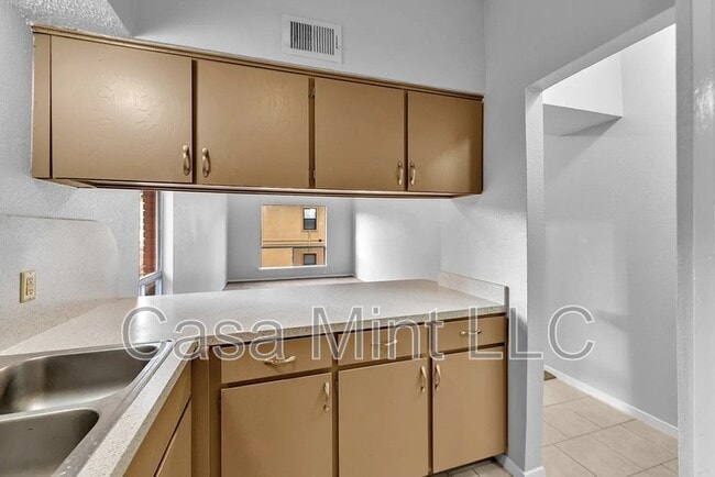 Photo - 803 Oakland St Unit APT 10