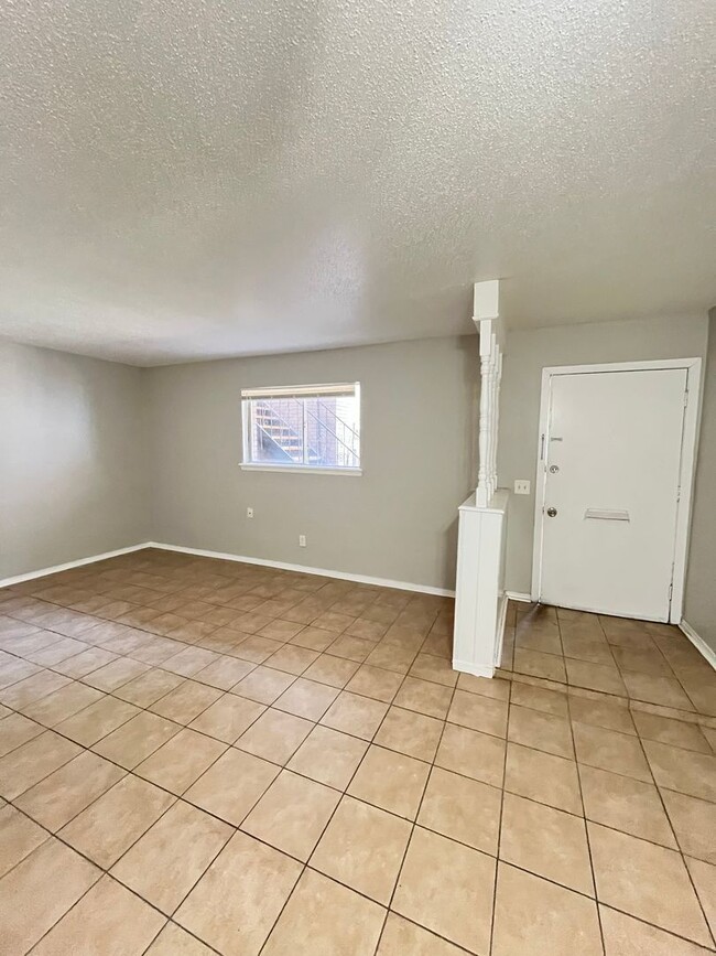 Photo - 1 Bed 1 Bath Downstairs Unit Unidad 3742