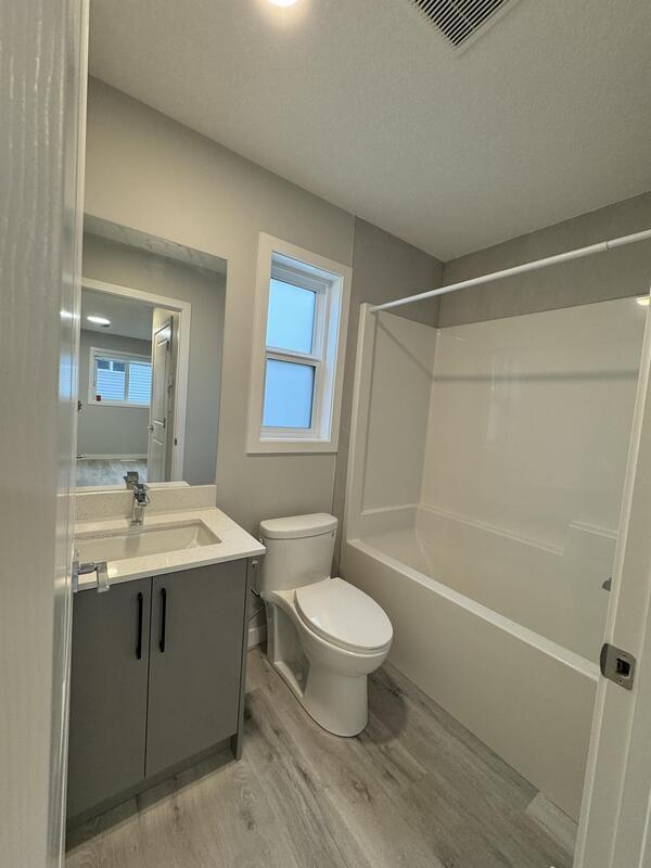 Photo - 4305-4338 38 St