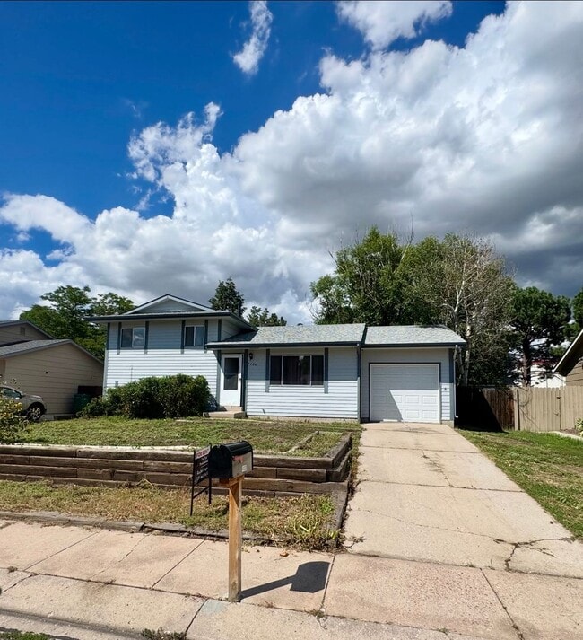 Building Photo - Lovely 3 bedroom 2 bath in North Colorado ... Rental