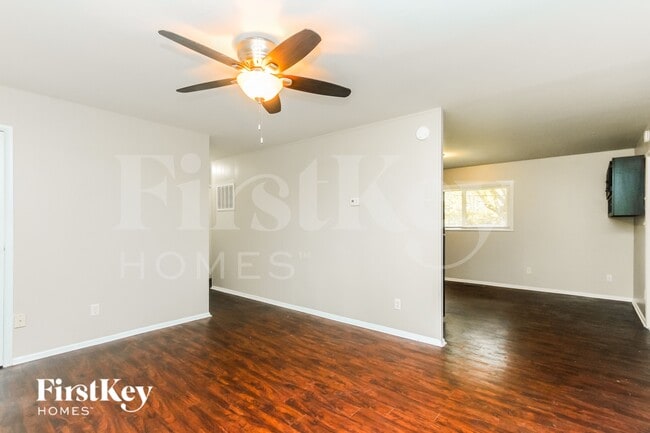 Photo - 1541 Younce St