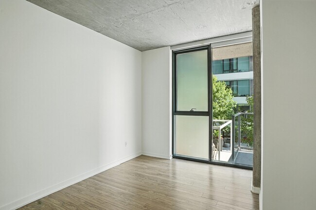 Photo - 1323 S Wabash Ave