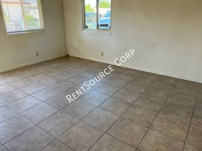 Photo - 2 Bedroom Single Story Duplex for Rent in ...