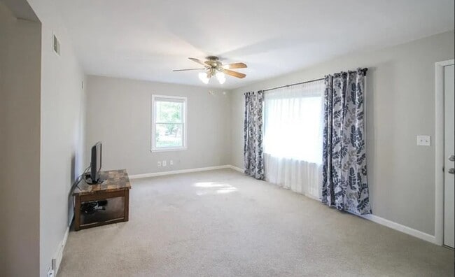 Photo - 3904 Bowdoin St