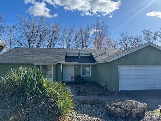 Building Photo - Three Bedroom house for lease in Old East ...