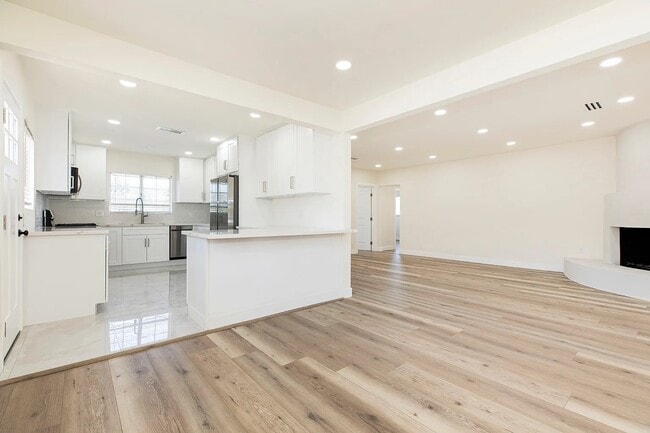 Photo - 11110 Odell Ave