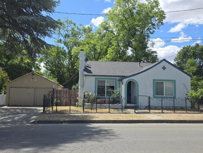 Building Photo - 715 Douglass St
