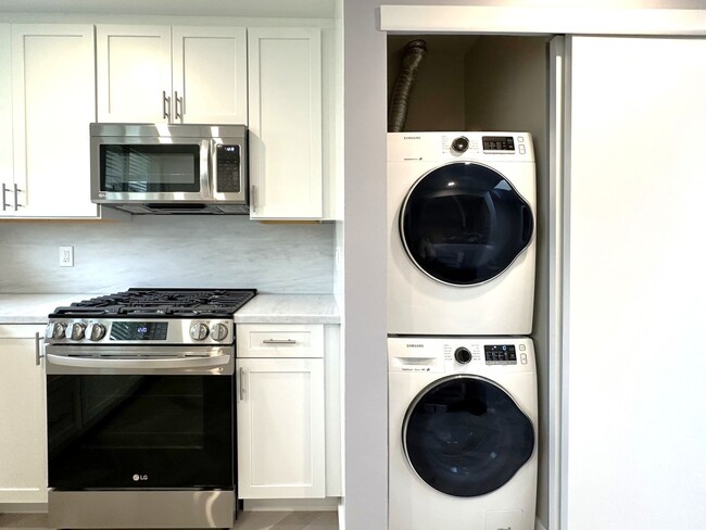 Photo - EPIC REA: Bright 1bd/1ba Condo with Washer/Dryer in unit and Parking!