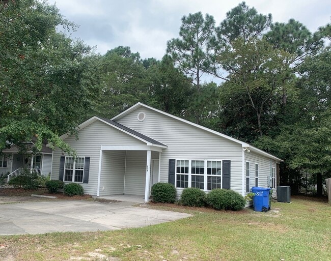 Photo - $500 OFF 1ST MONTHS RENT! 3 Bedroom 2 Bath...