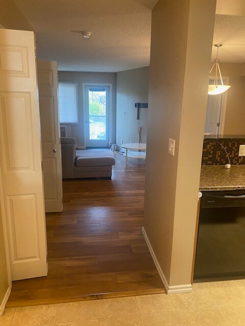 Photo - 215-215 Greenway Crescent W