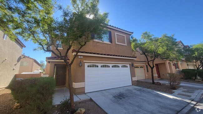 Building Photo - Beautiful 2 Story Home