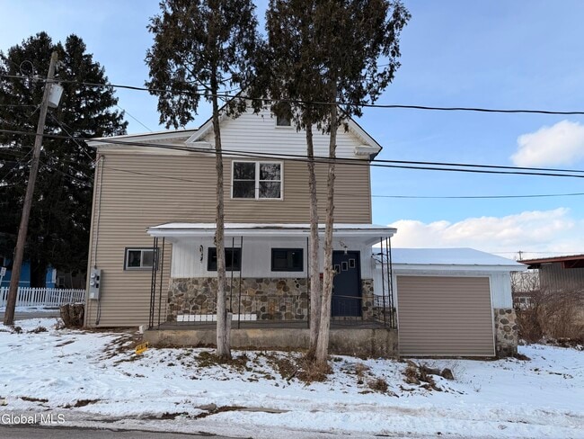 Building Photo - 54 Arch St Unit Down