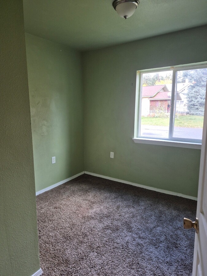 Photo - 402 Mineral Ave