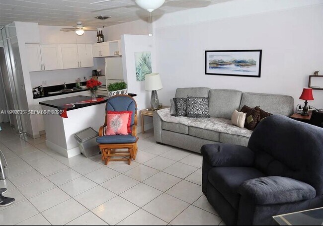 Photo - 815 SW 10th Terrace Unidad 4V