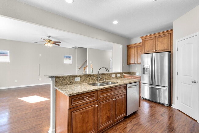 Photo - 212 Diamond Ave