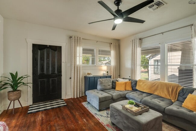 Photo - 1113 Taylor St