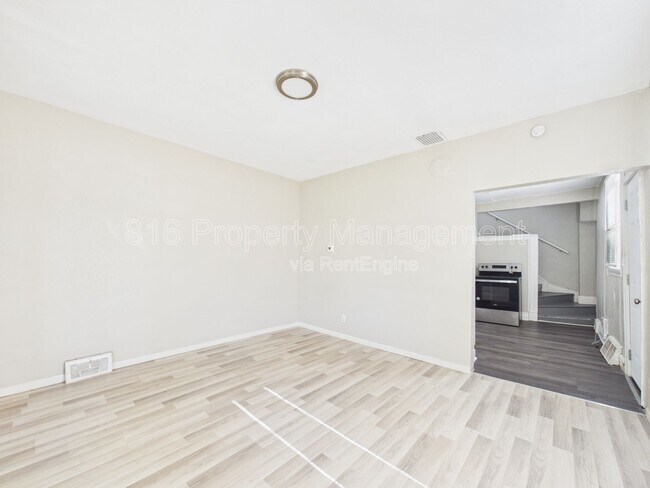 Photo - 525 Splitlog Ave Unidad R R