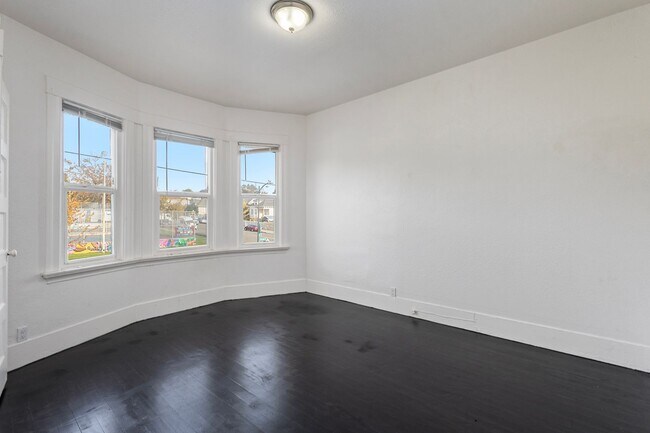 Photo - 1735 Foothill Blvd #A - 3 Beds | 1 Bath Unit 1735-A