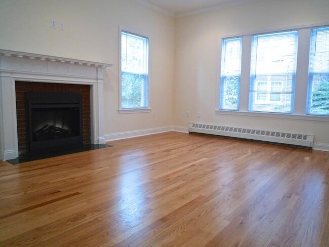 Building Photo - 65 Langdon St Unit 6