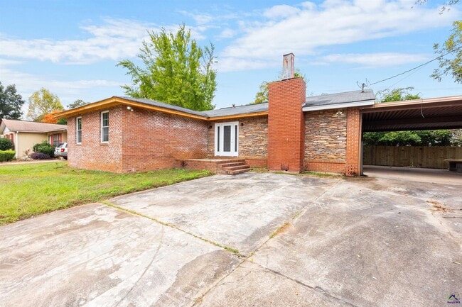 Building Photo - 201 Sunnydale Dr