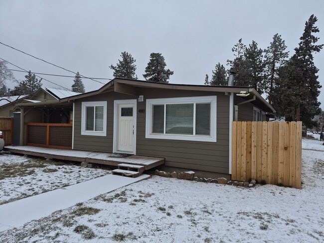 Building Photo - 3BR/1BA - Fenced - RV Parking - Solar