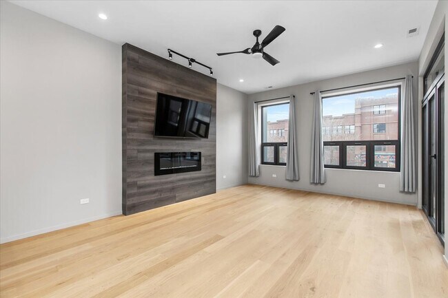 Photo - 1734 N California Ave Unit 2