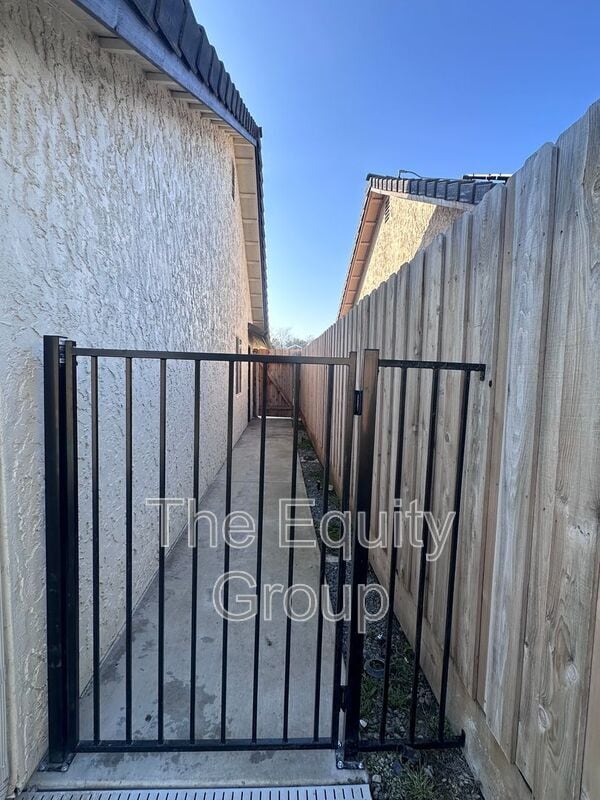 Photo - 3908 S Dans St