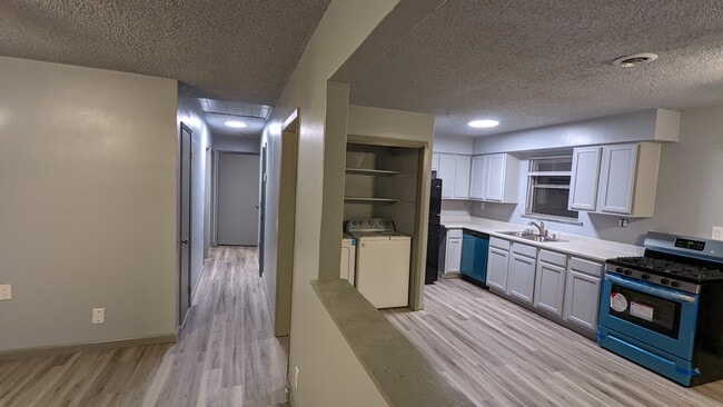 Photo - 402 Hickory St