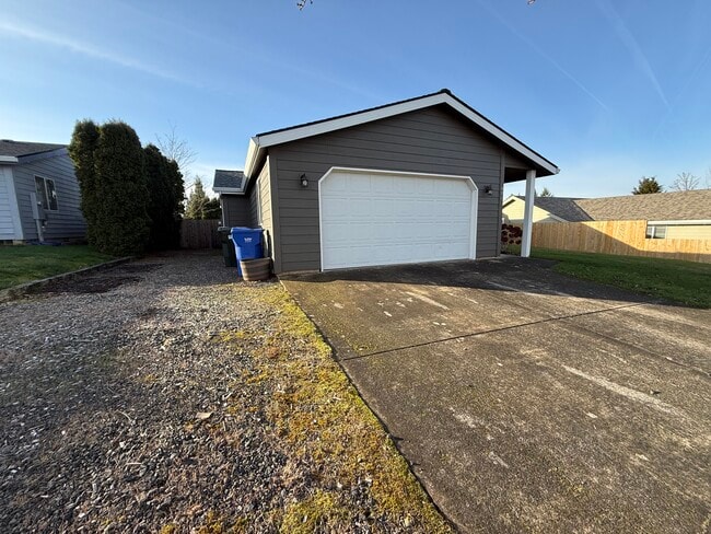 Photo - 571 SE Mountain View Rd