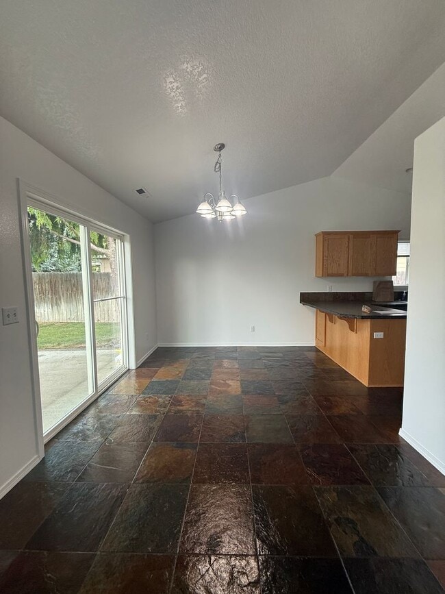 Photo - 3 bed, 2 bath- Kennewick Location!