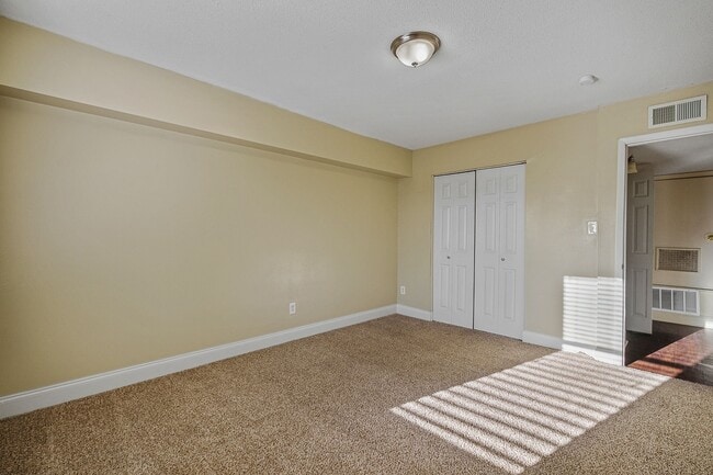 Photo - 5th Avenue Apartments