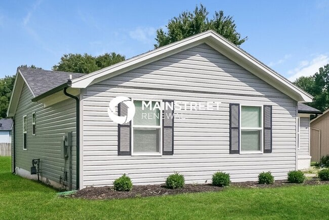 Photo - 3 Bedroom Pet-Friendly Home in LOUISVILLE, KY with Main Street Renewal