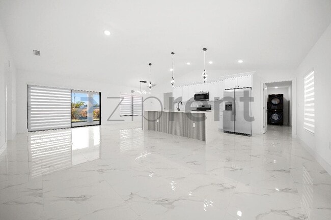 Building Photo - 4117 NE 16th Ave