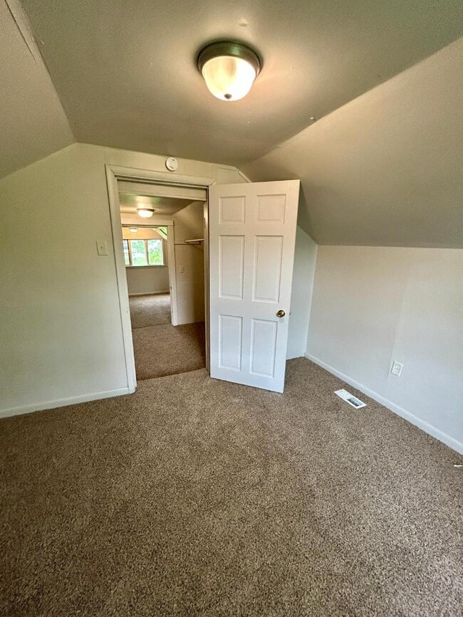 525-525 1/2 Mill St - 525 1/2