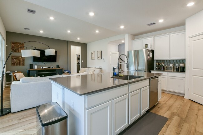 Photo - 9405 Vis Fls Trce