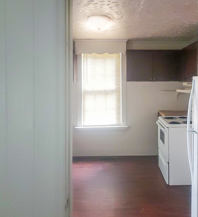 Photo - 142 Windsor Ave