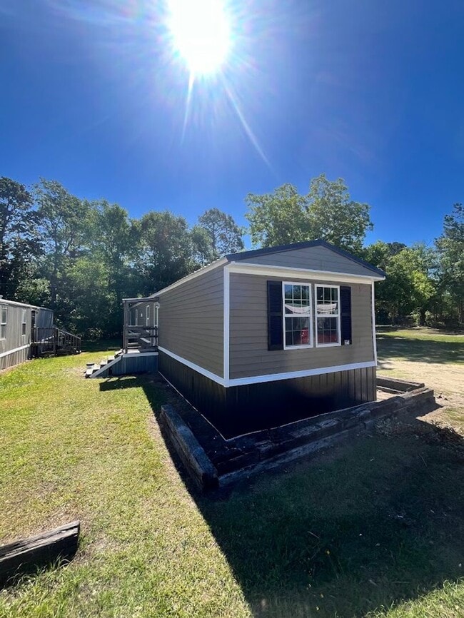 Building Photo - NEW LISTING!!