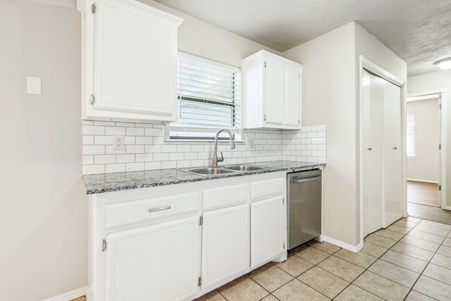 Photo - 12225 SW 14th St