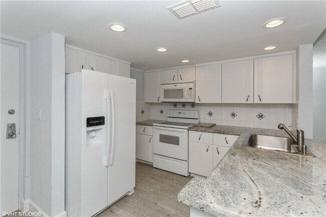 1000 River Reach Dr Unit 123