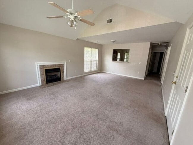 Photo - Beautiful and spacious! Ready for move in!