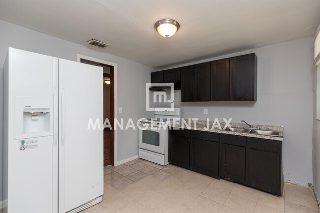 Photo - 1598 W 33rd St