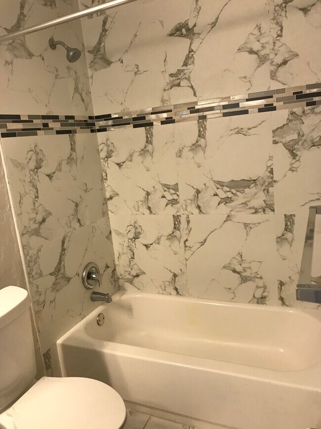 Photo - 208 Coventry St