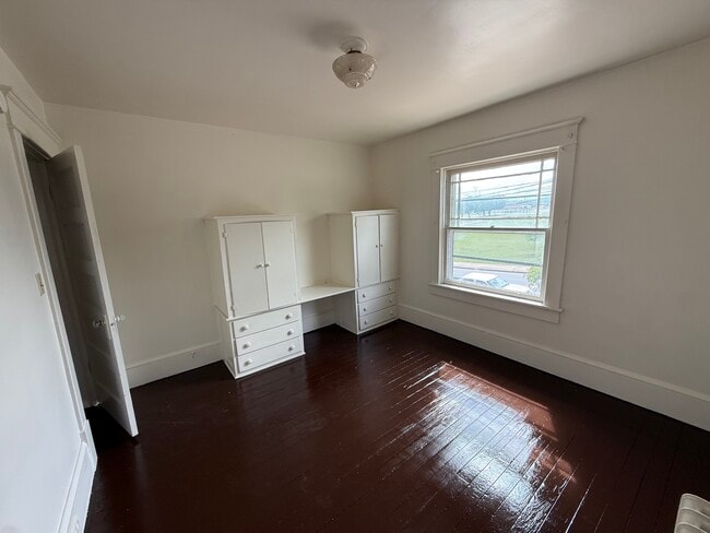 Photo - 634 S Queen St
